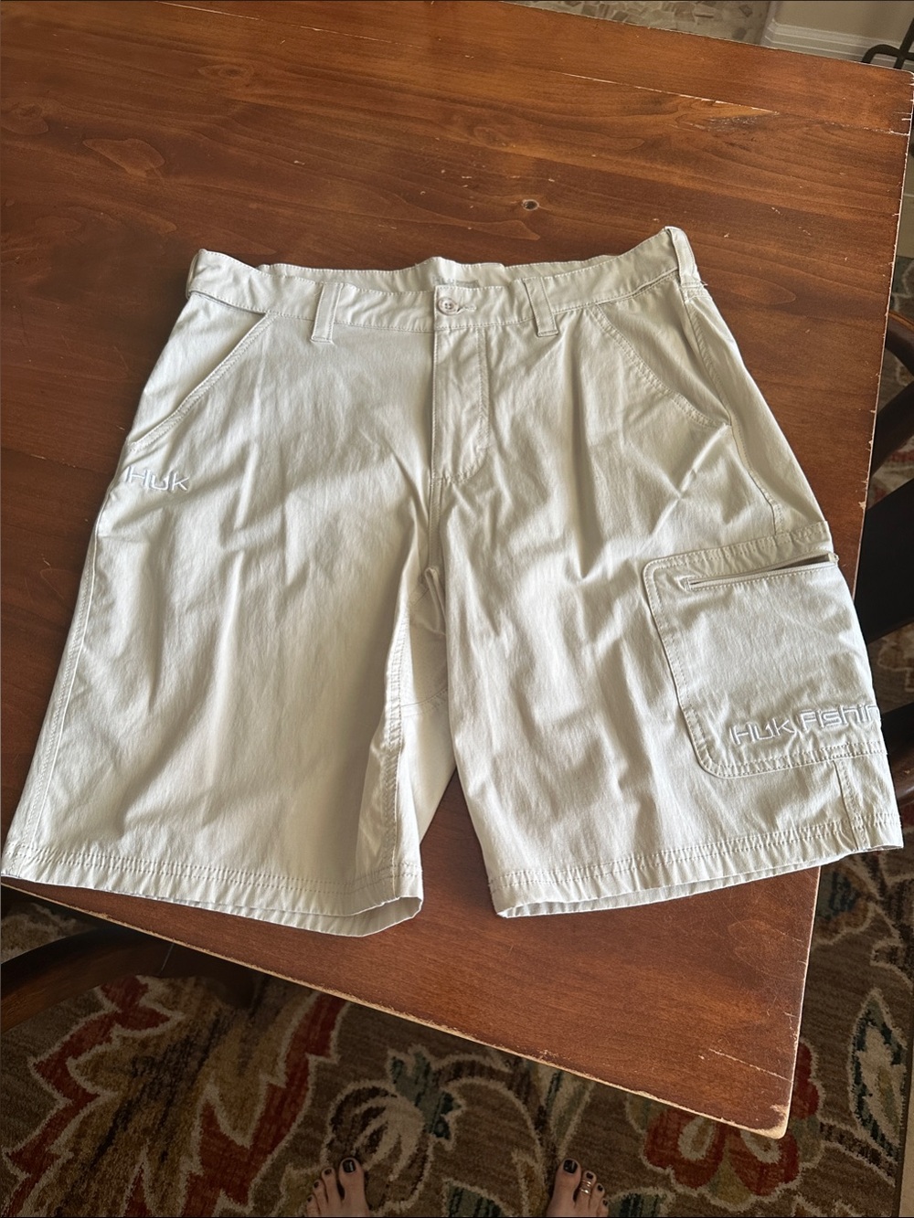 Huk Men's Light Cream Fishing Cargo Shorts